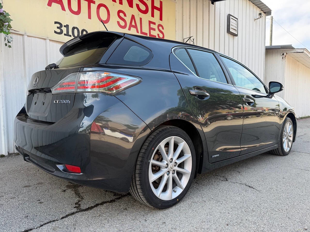 Used 2011 Lexus CT 200h Premium w/ Premium Audio Pkg FWD image 4