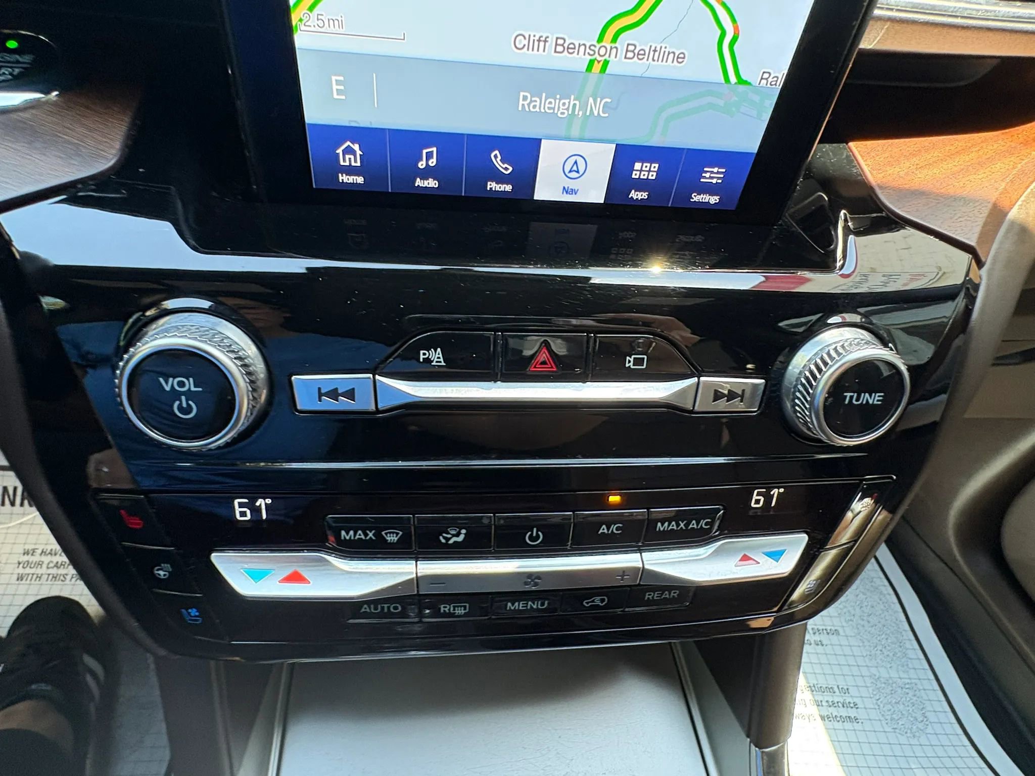 Used 2021 Ford Explorer King Ranch w/ Premium Technology Package AWD/4WD image 51