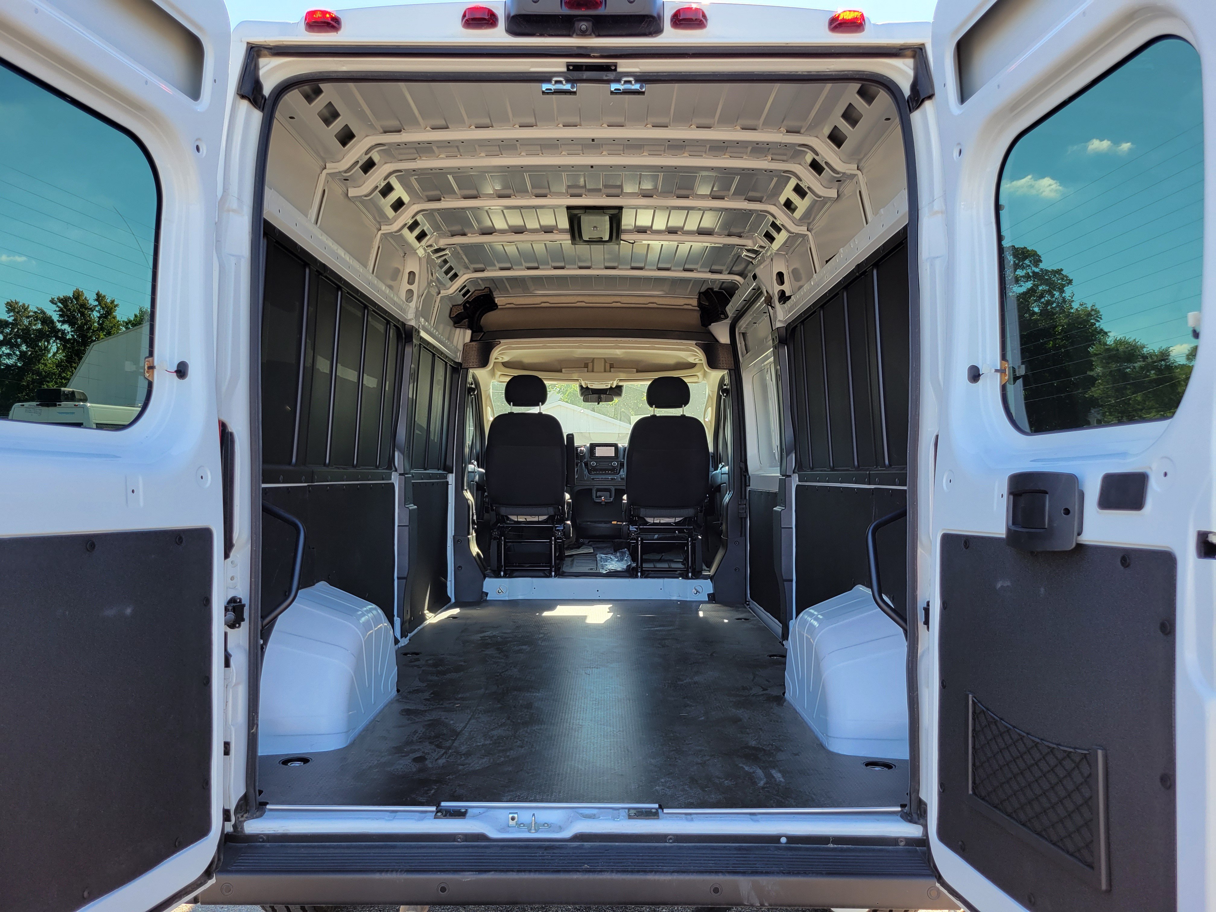 Used 2025 RAM ProMaster 2500 w/ Convenience Group FWD image 19