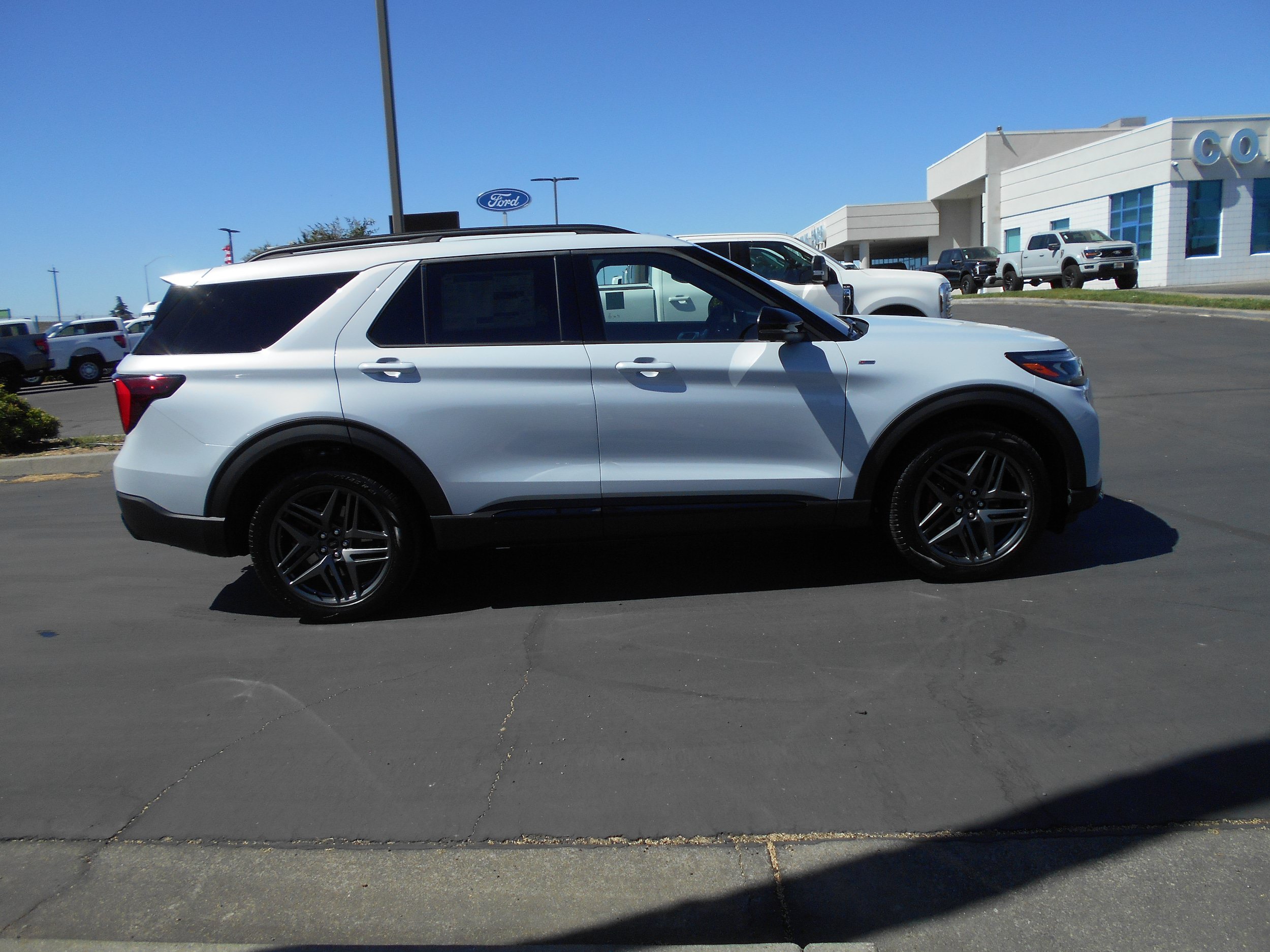 New 2026 Ford Explorer ST-Line w/ ST-Line Street Pack AWD/4WD image 6