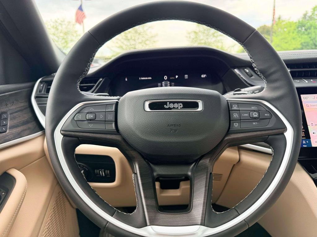 New 2026 Jeep Grand Cherokee Limited w/ Limited Altitude Package AWD/4WD image 18
