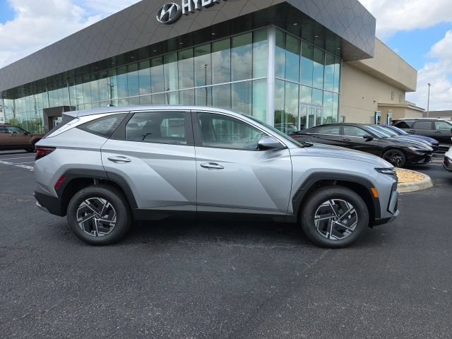 New 2026 Hyundai Tucson Blue SE w/ Tow & Go Package AWD/4WD image 17