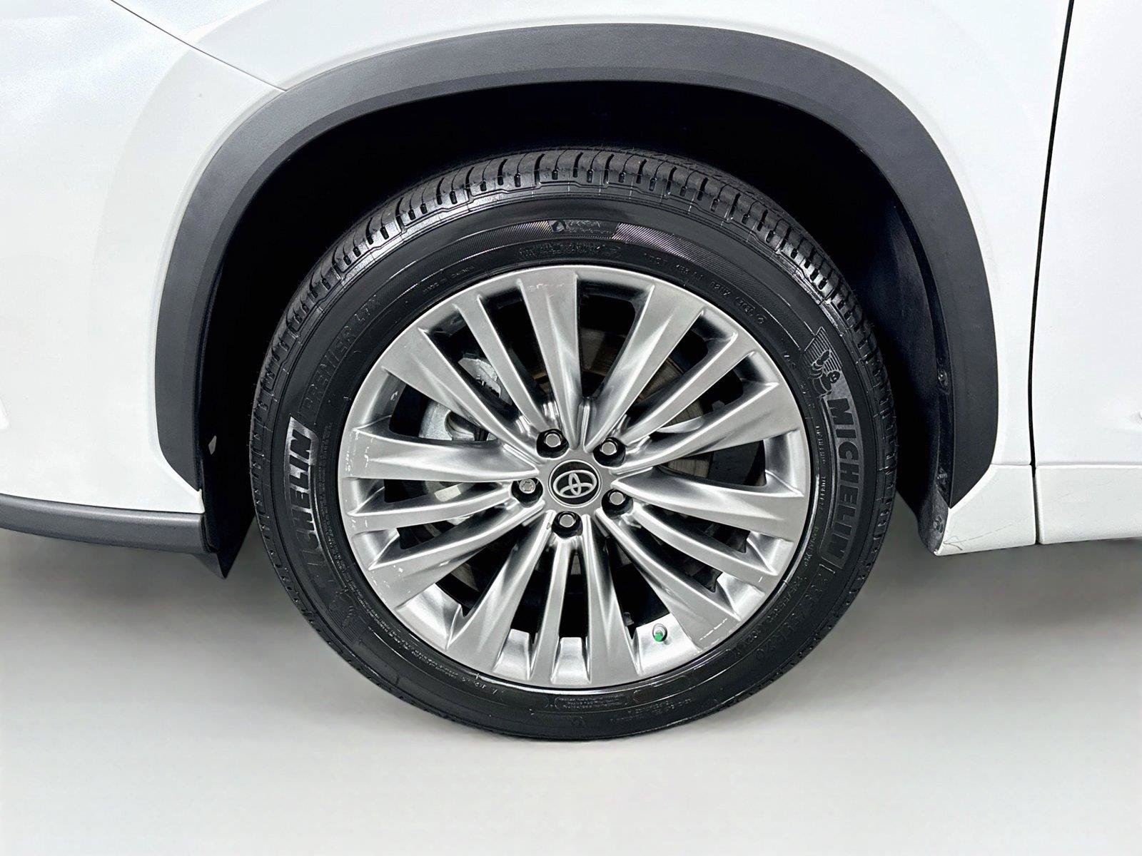 Used 2023 Toyota Highlander Platinum FWD image 53