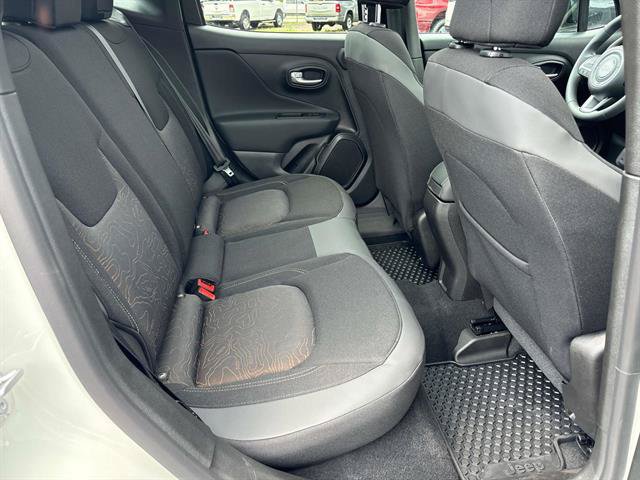 Certified 2023 Jeep Renegade Latitude w/ Sun/Sound Group AWD/4WD image 15