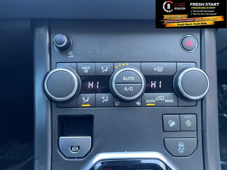 Used 2019 Land Rover Range Rover Evoque SE image 17