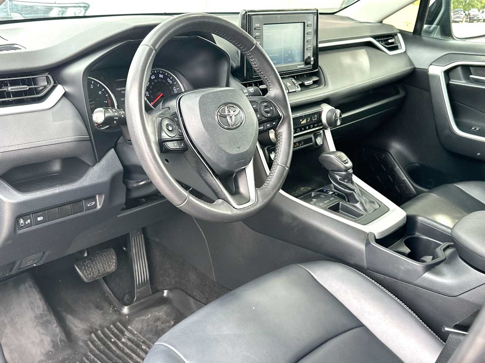 Used 2020 Toyota RAV4 XLE Premium FWD image 18