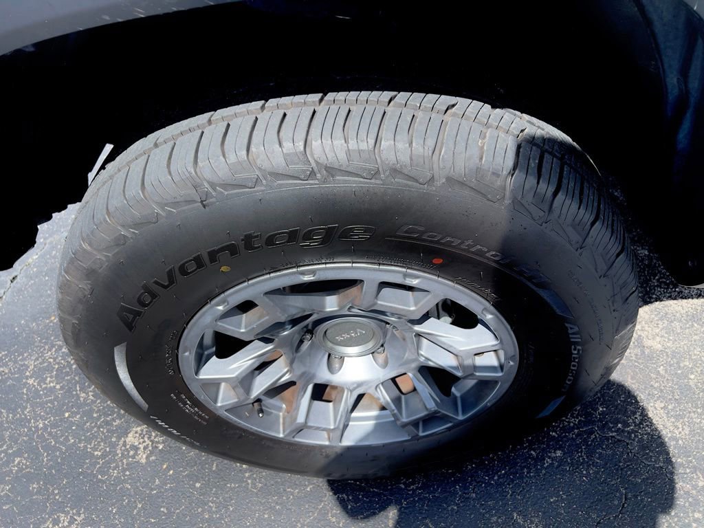 Used 2021 Toyota Tacoma TRD Off-Road RWD image 47