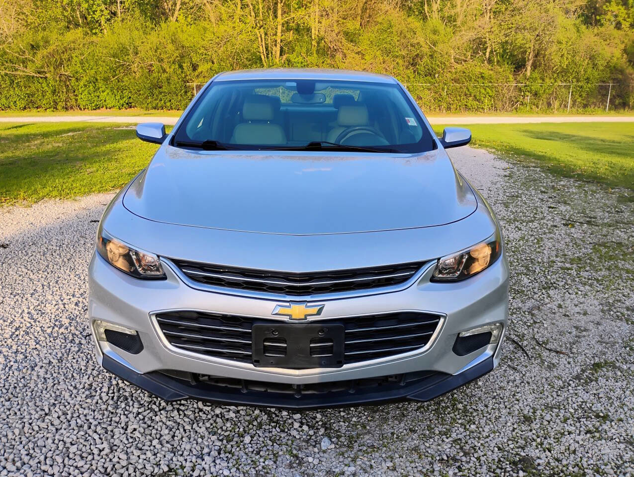 Used 2017 Chevrolet Malibu Premier FWD image 2