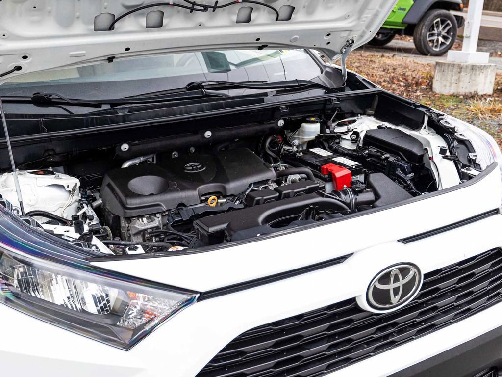 Used 2019 Toyota RAV4 LE w/ All Weather Liner Package AWD/4WD image 31