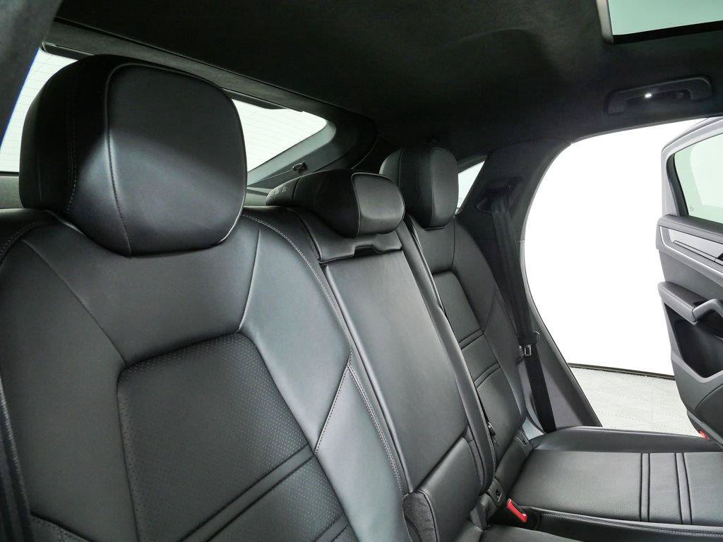 New 2026 Porsche Cayenne GTS AWD/4WD image 23