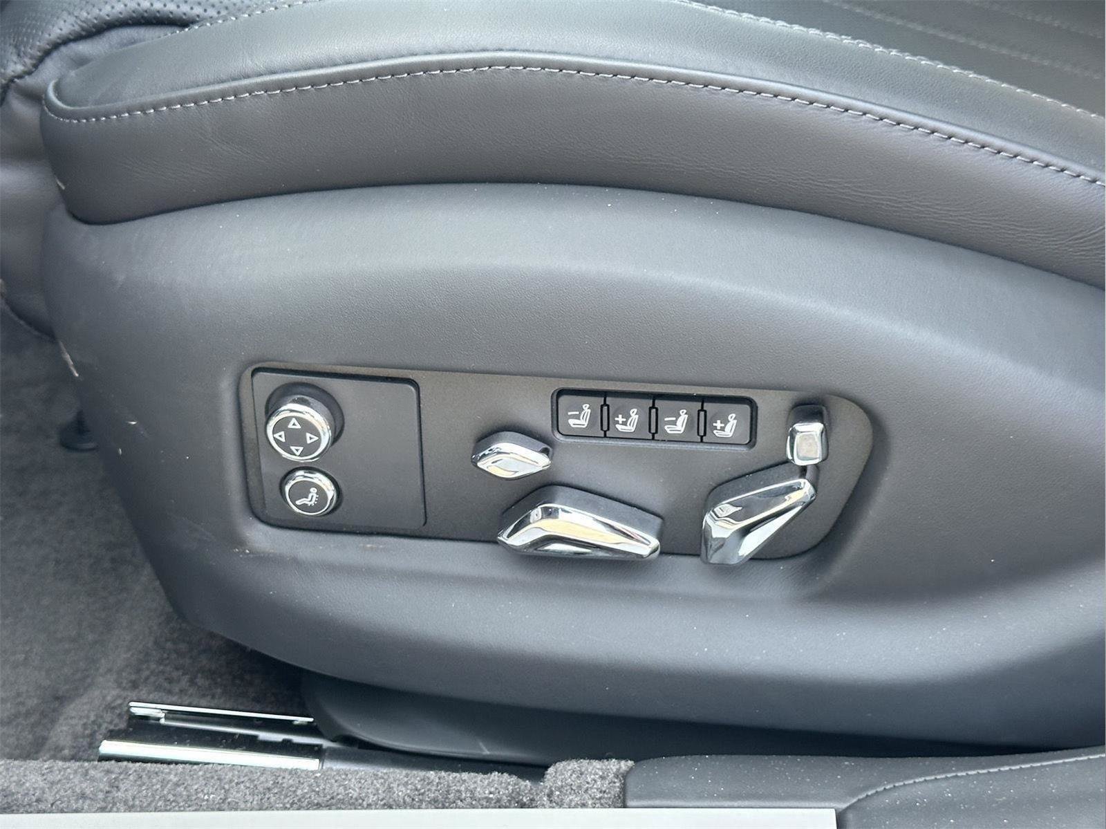New 2026 Bentley Flying Spur V8 AWD/4WD image 17
