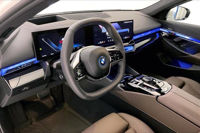 New 2025 BMW i5 xDrive40 w/ Premium Package image 4