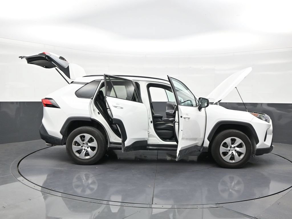 Used 2020 Toyota RAV4 LE FWD image 29