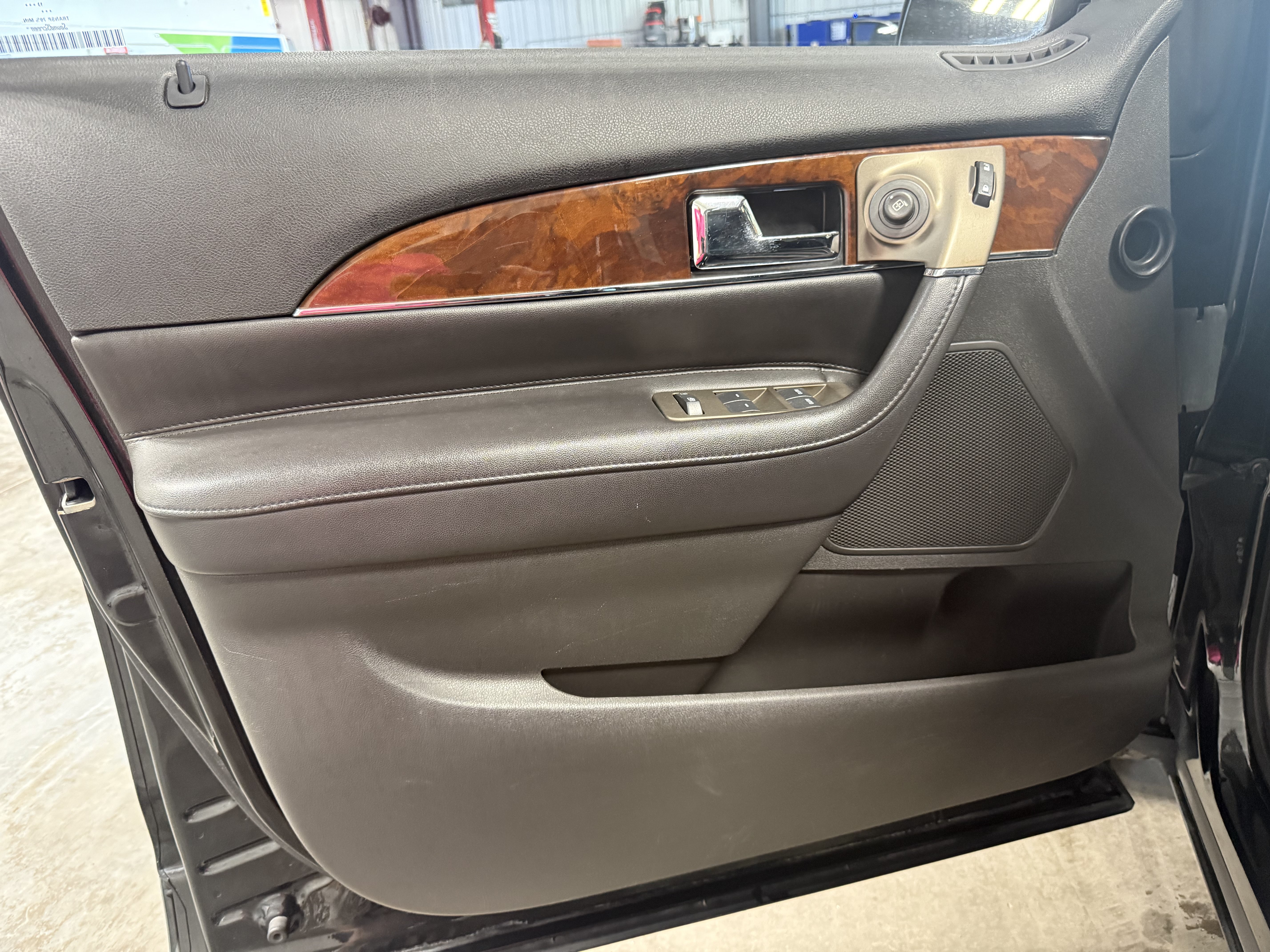 Used 2014 Lincoln MKX AWD w/ Equipment Group 102A image 19