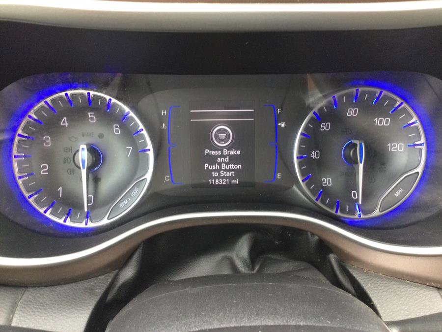 Used 2019 Chrysler Pacifica Touring-L image 9