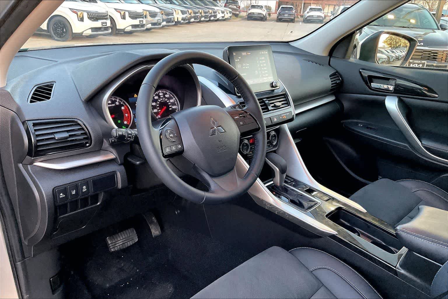 Used 2022 Mitsubishi Eclipse Cross SE FWD image 2