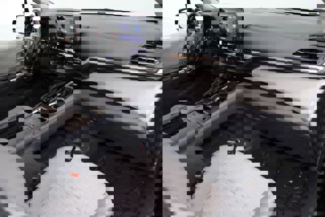 Used 2024 Toyota Sienna LE image 27