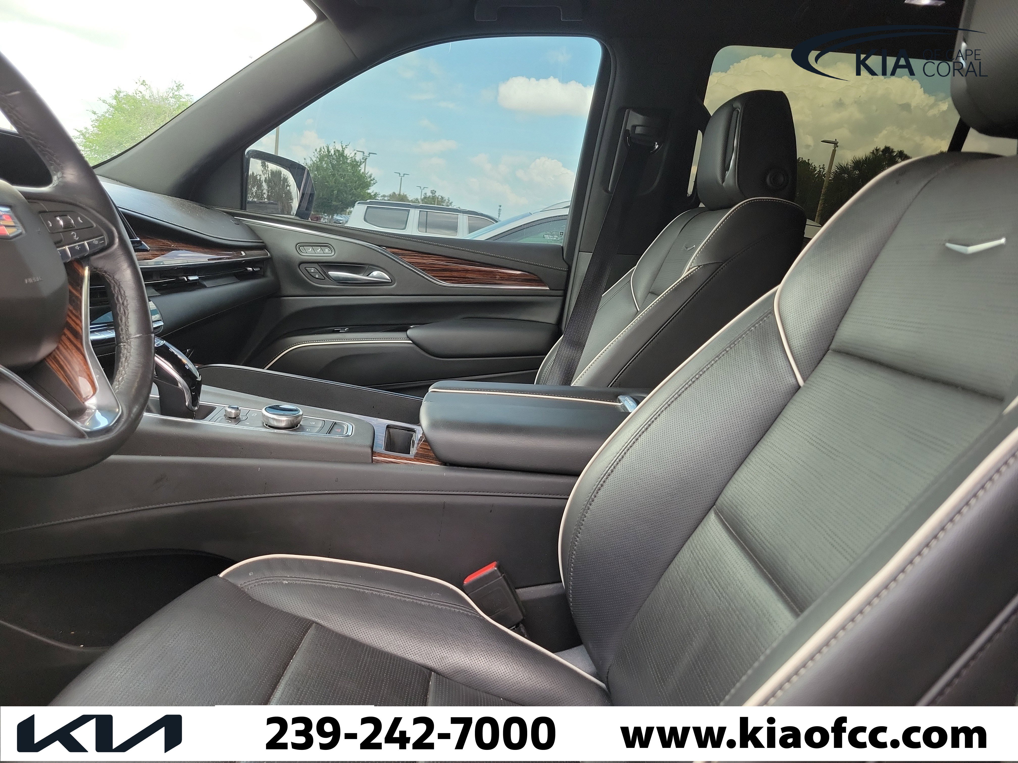 Used 2021 Cadillac Escalade Premium Luxury image 22