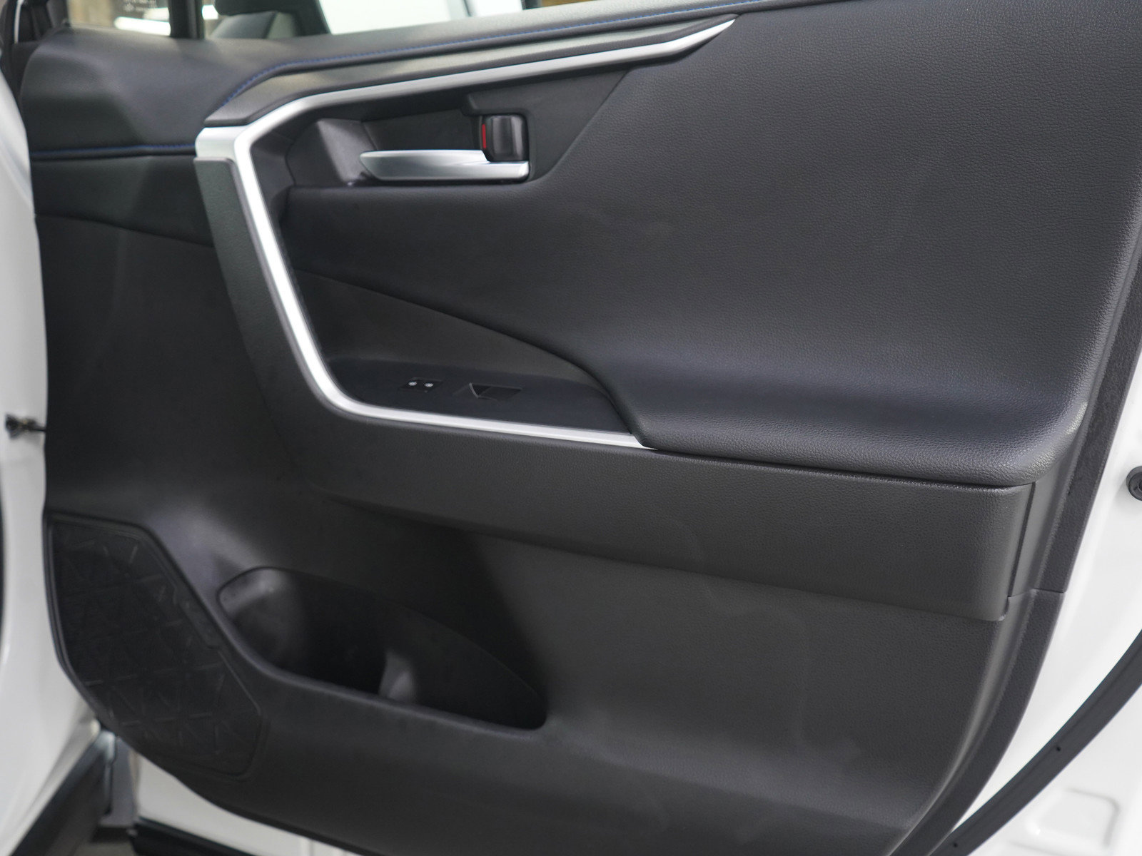 Used 2020 Toyota RAV4 XSE image 9