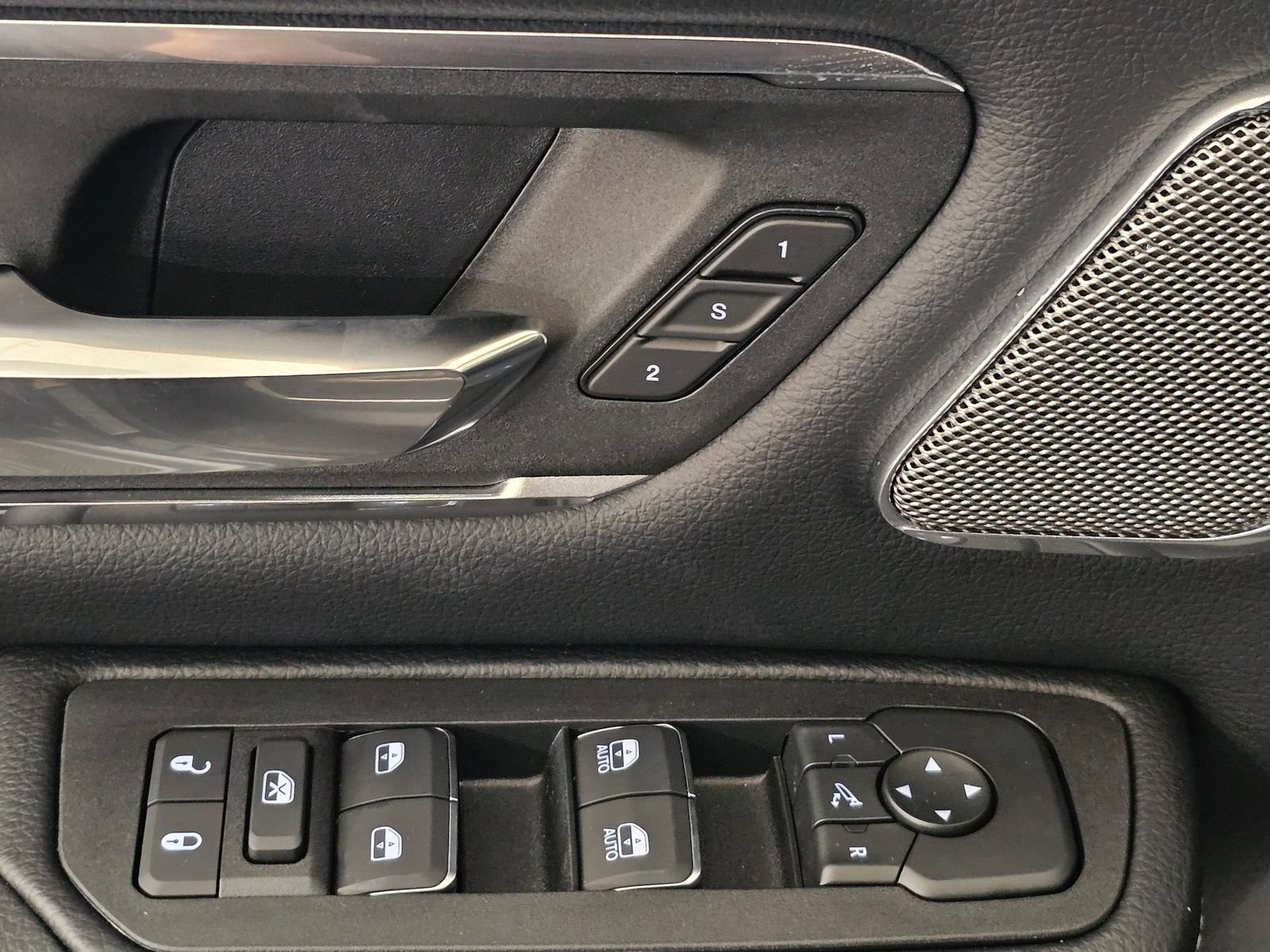 New 2026 RAM 1500 Laramie AWD/4WD image 17