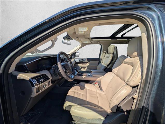 Used 2024 Lincoln Navigator Reserve image 17