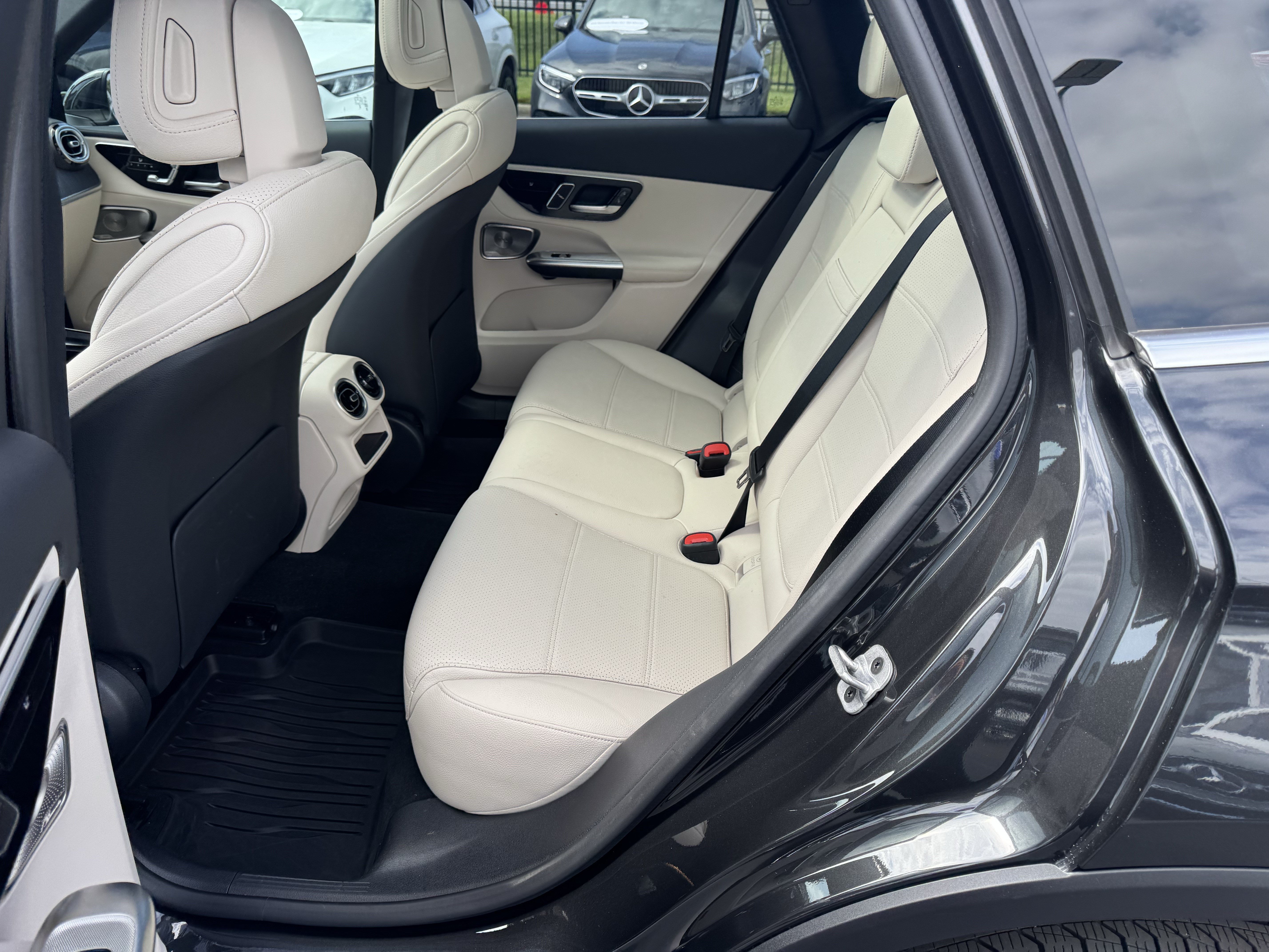 Certified 2026 Mercedes-Benz GLC 300 4MATIC image 32