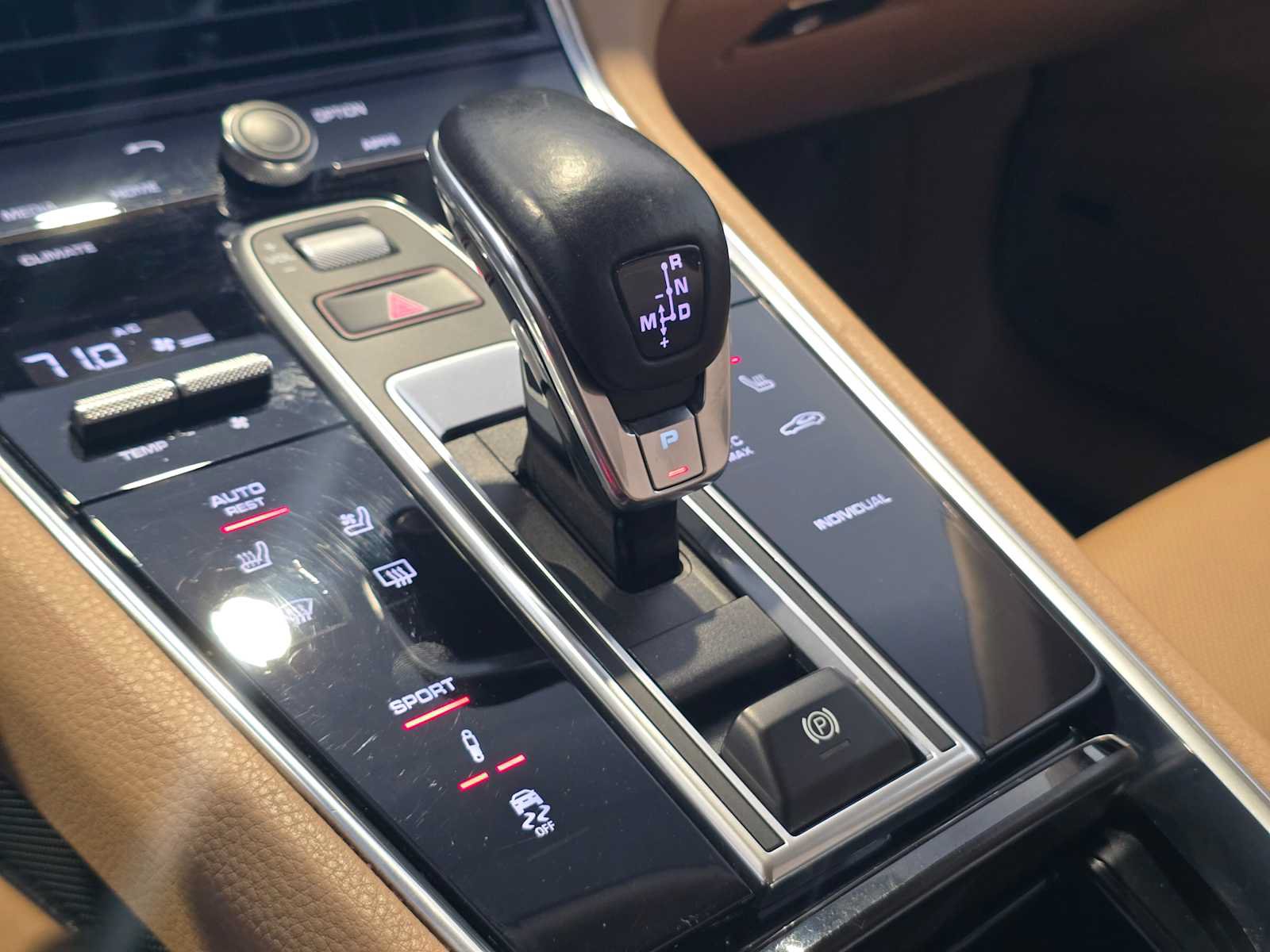 Used 2020 Porsche Panamera 4 AWD/4WD image 29
