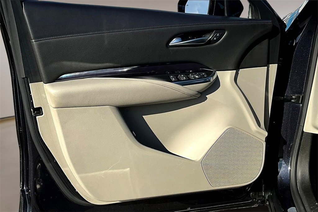 Certified 2023 Cadillac XT4 Luxury w/ Cold Weather Package image 17