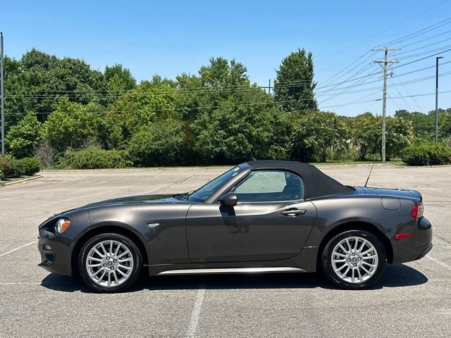 Used 2017 FIAT 124 Spider Classica RWD image 2