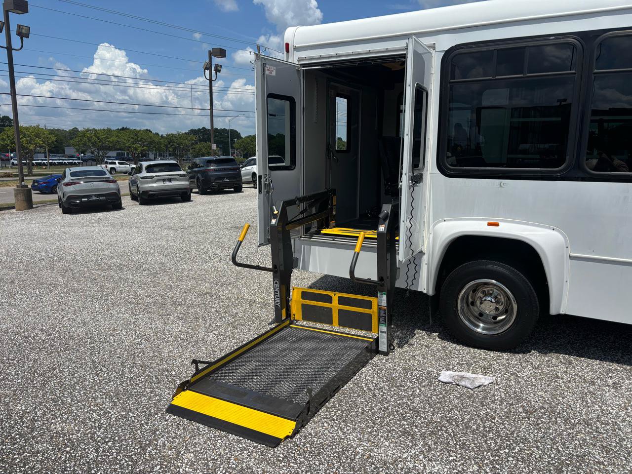Used 2006 Ford E-350 and Econoline 350 Super Duty RWD image 10