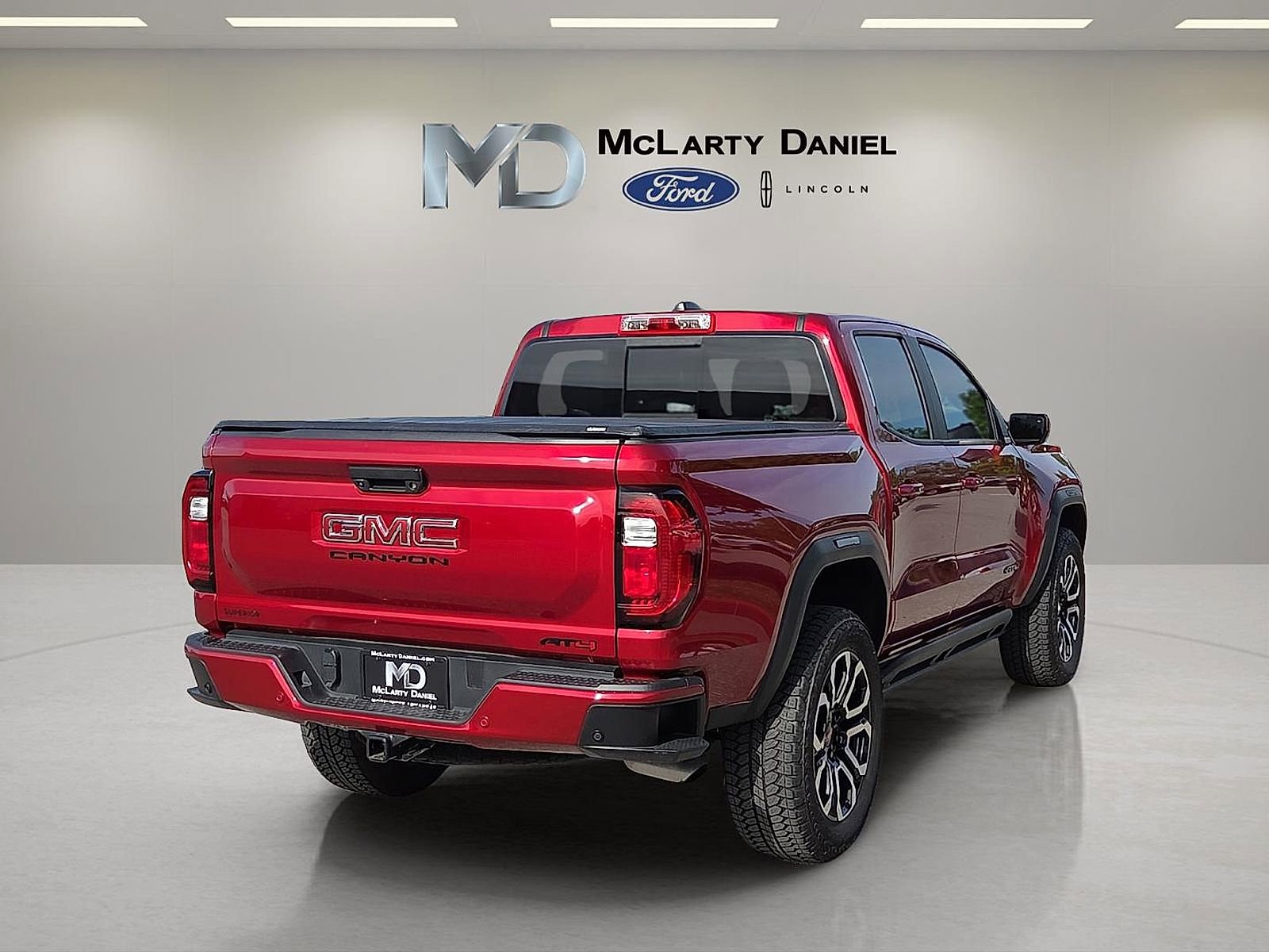 Used 2025 GMC Canyon AT4 w/ Nightfall Edition AWD/4WD image 5