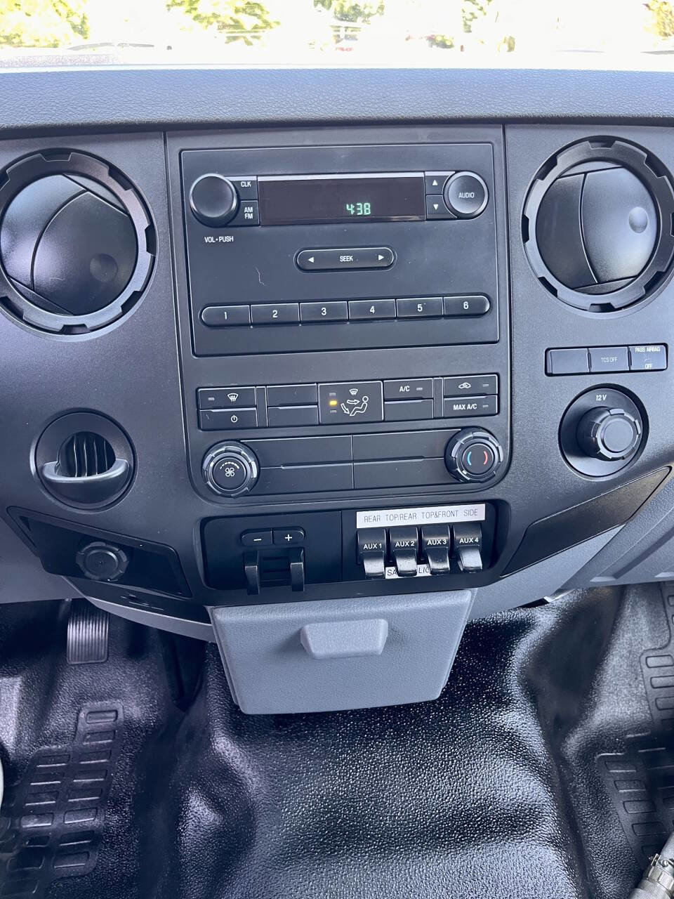 Used 2014 Ford F550 2WD Regular Cab Super Duty image 20