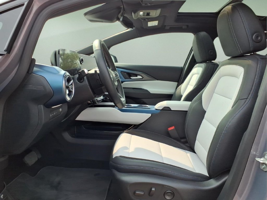 Used 2026 Chevrolet Equinox EV LT FWD image 17