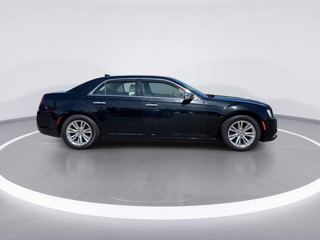 Used 2015 Chrysler 300 C image 9