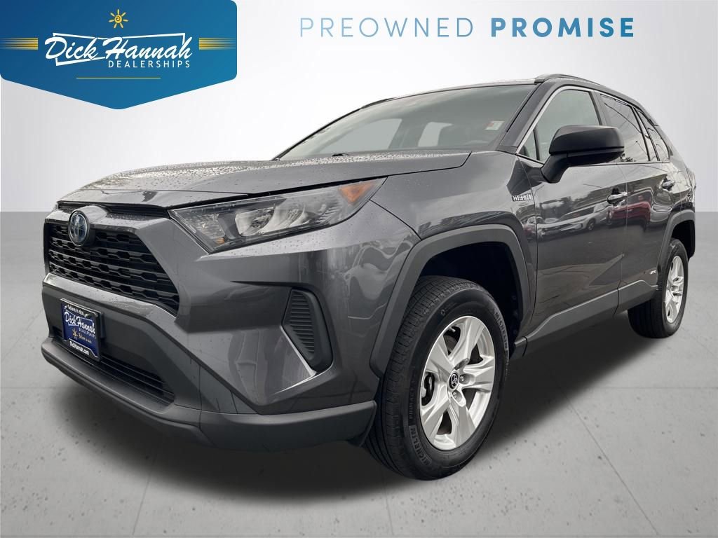 Used 2021 Toyota RAV4 LE image 1