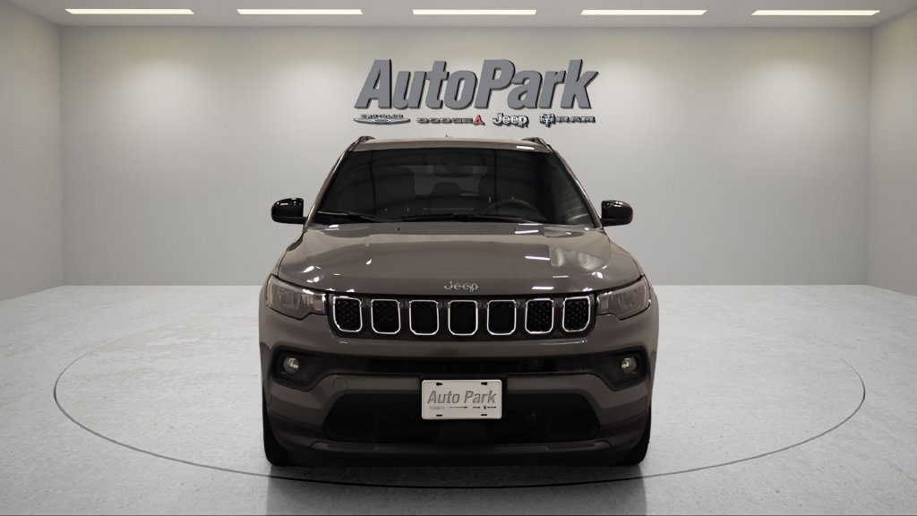 Used 2024 Jeep Compass Latitude AWD/4WD image 4