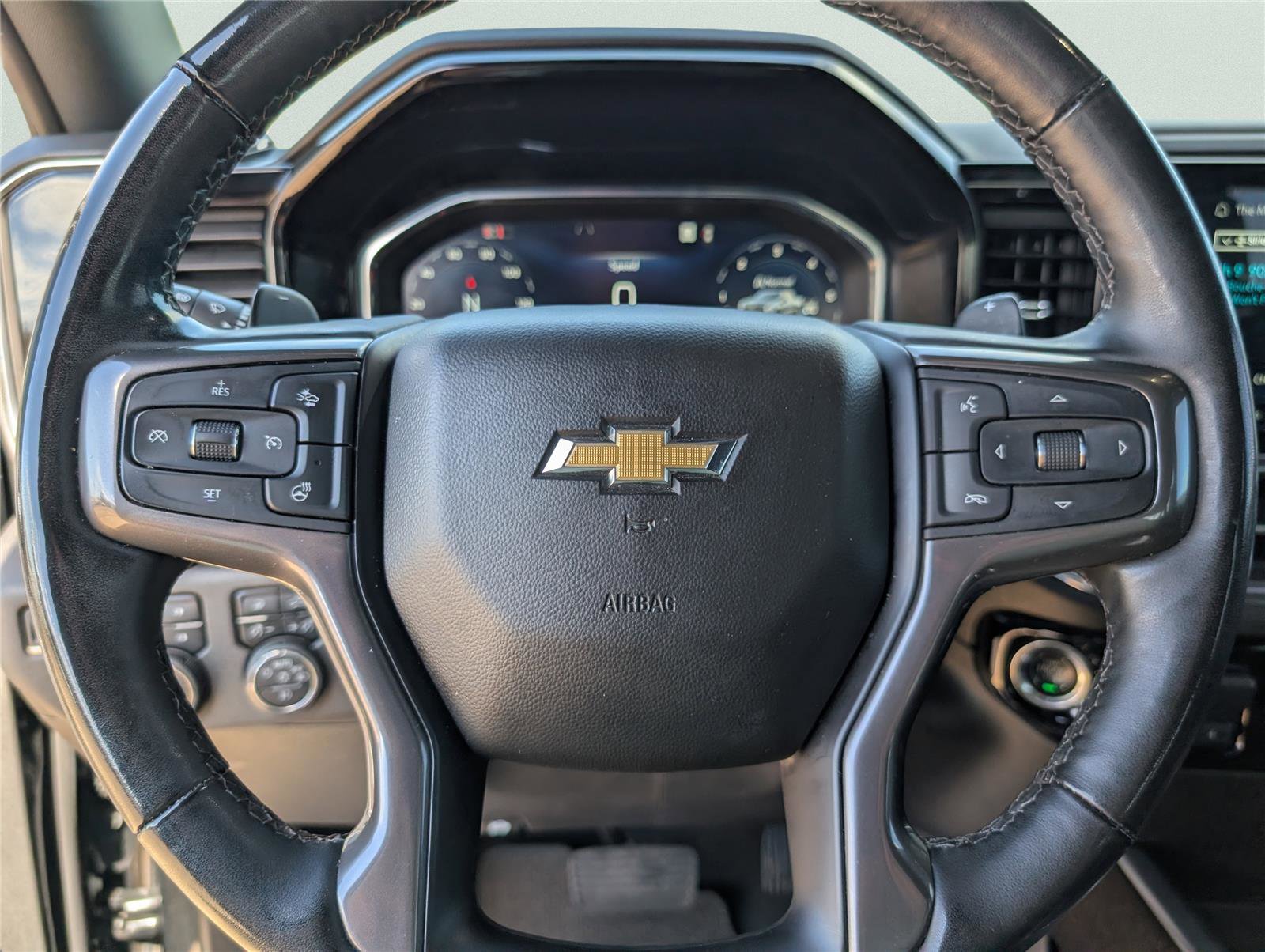 Used 2025 Chevrolet Silverado 1500 High Country w/ Technology Package AWD/4WD image 26