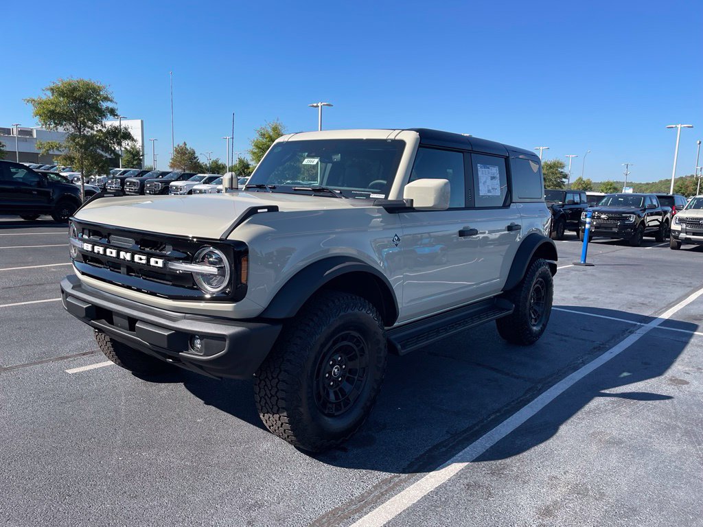 New 2026 Ford Bronco Outer Banks w/ Sasquatch Package AWD/4WD image 3