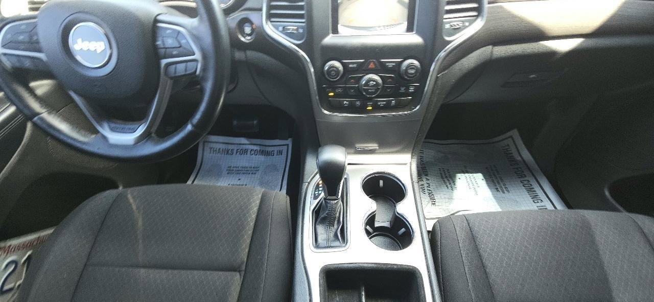 Used 2018 Jeep Grand Cherokee Laredo AWD/4WD image 17