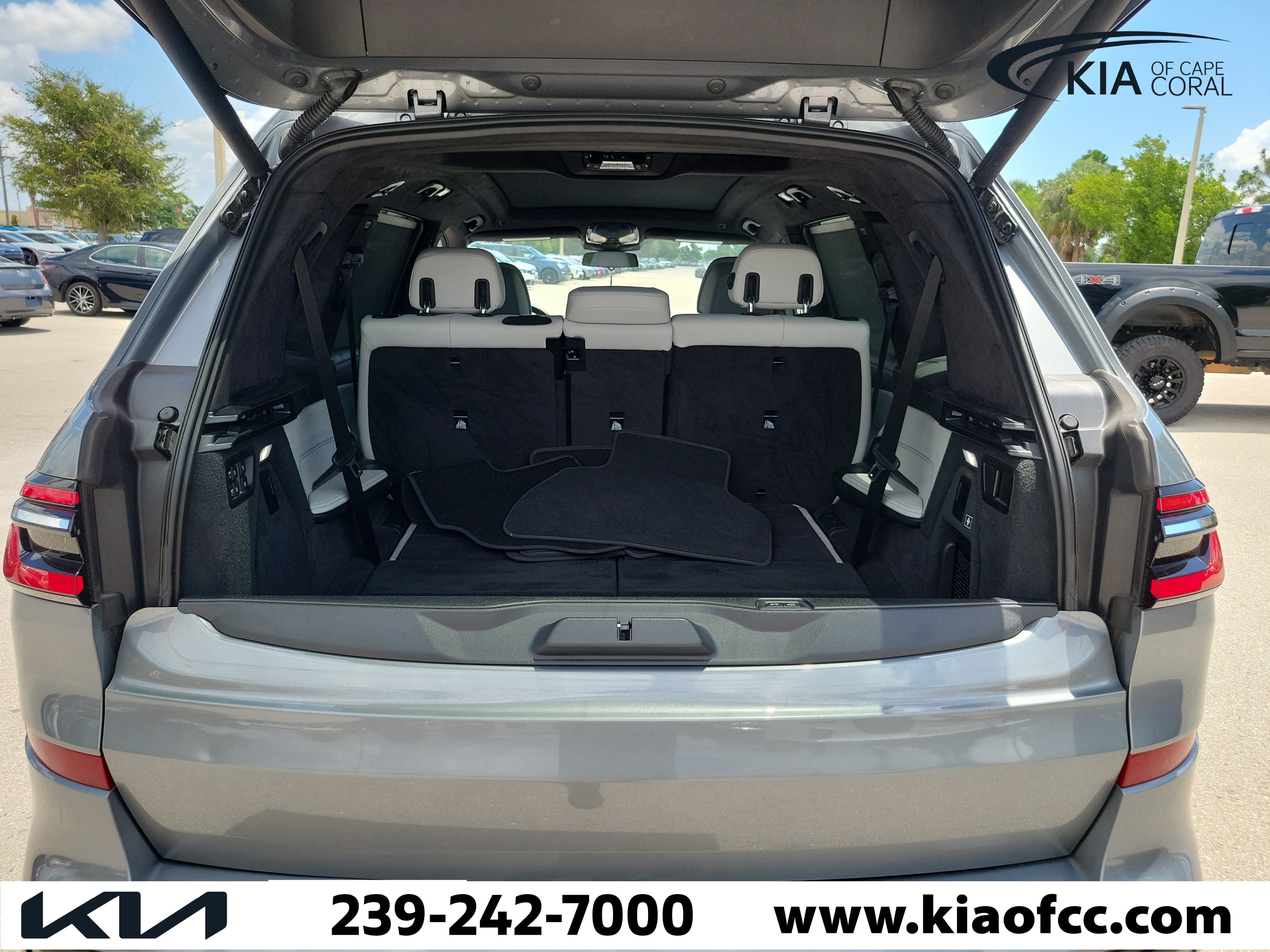 Used 2023 BMW X7 xDrive40i w/ Executive Package AWD/4WD image 11