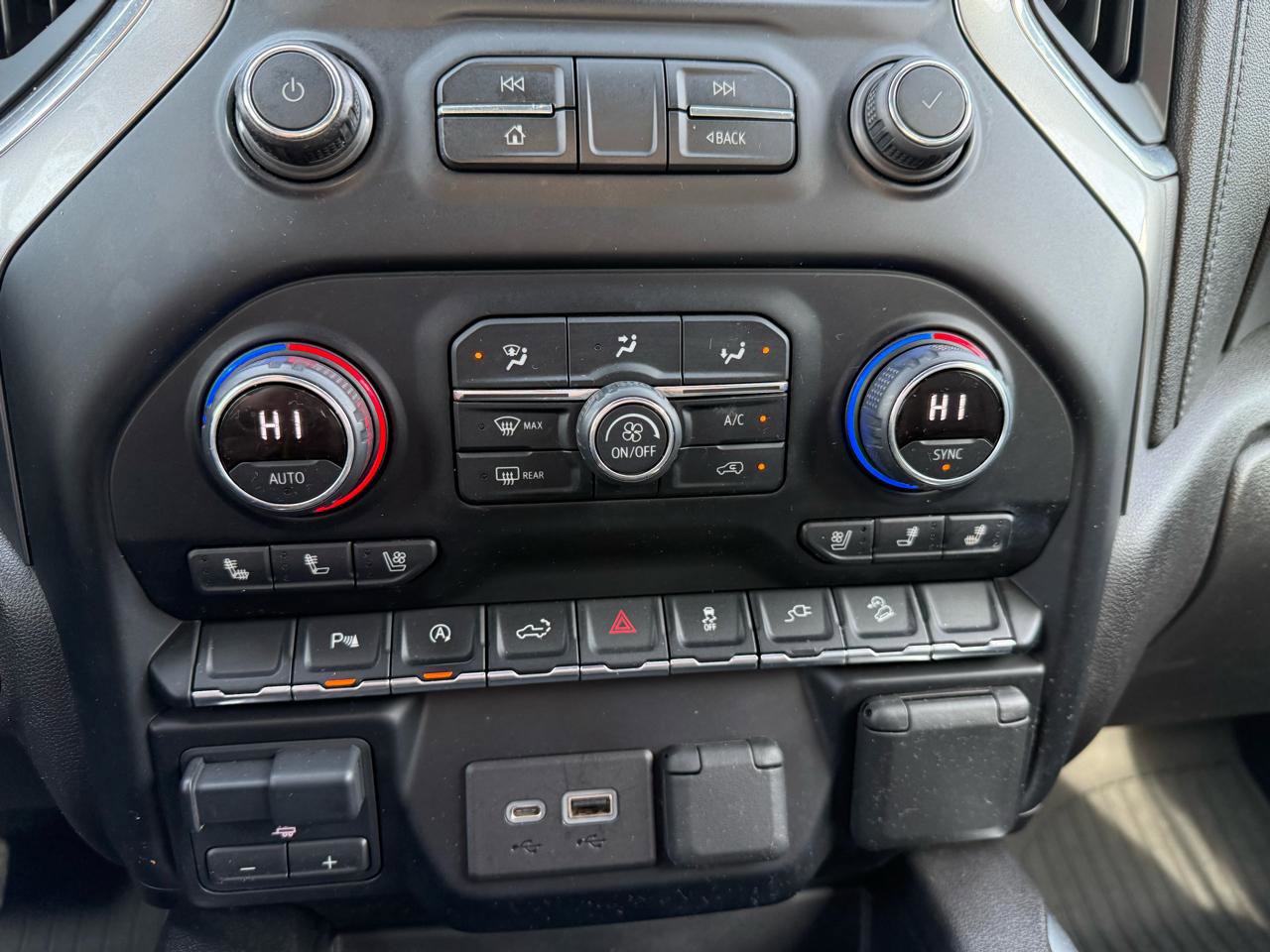 Used 2021 Chevrolet Silverado 1500 LTZ AWD/4WD image 32