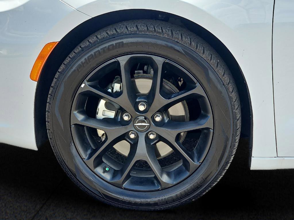 Used 2025 Chrysler Pacifica Limited image 20