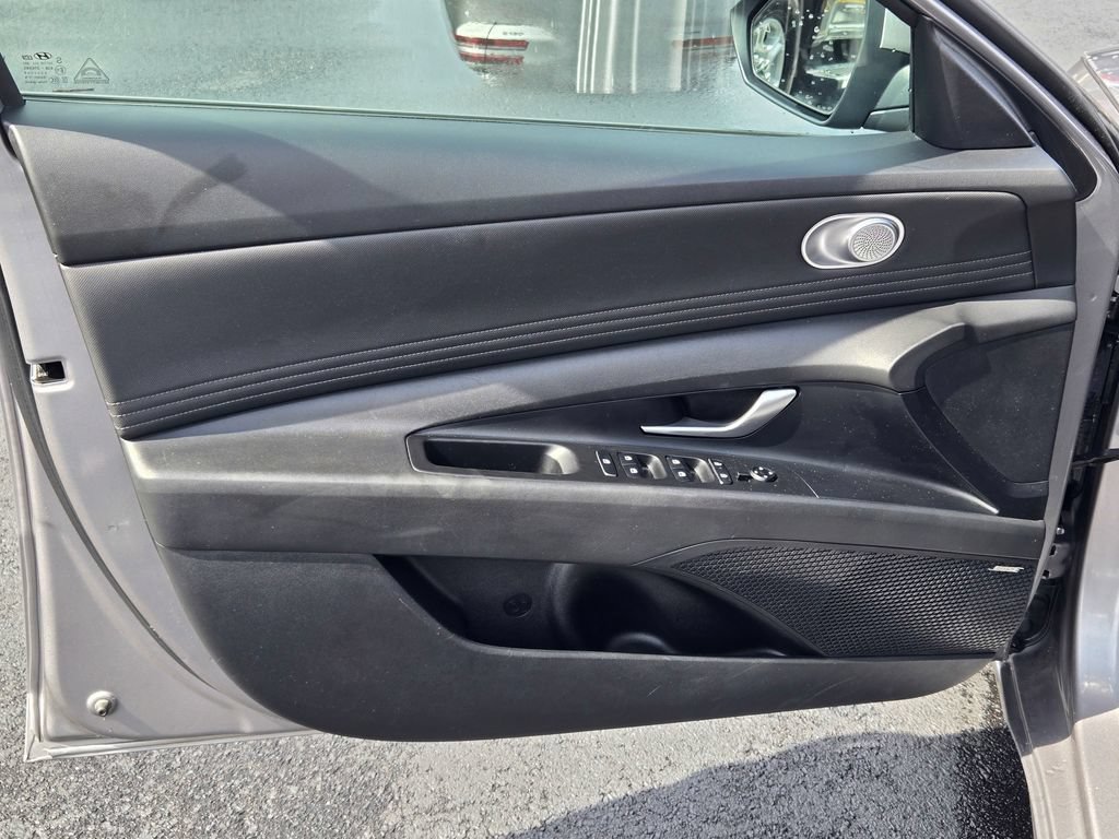 Certified 2024 Hyundai Elantra Limited FWD image 27