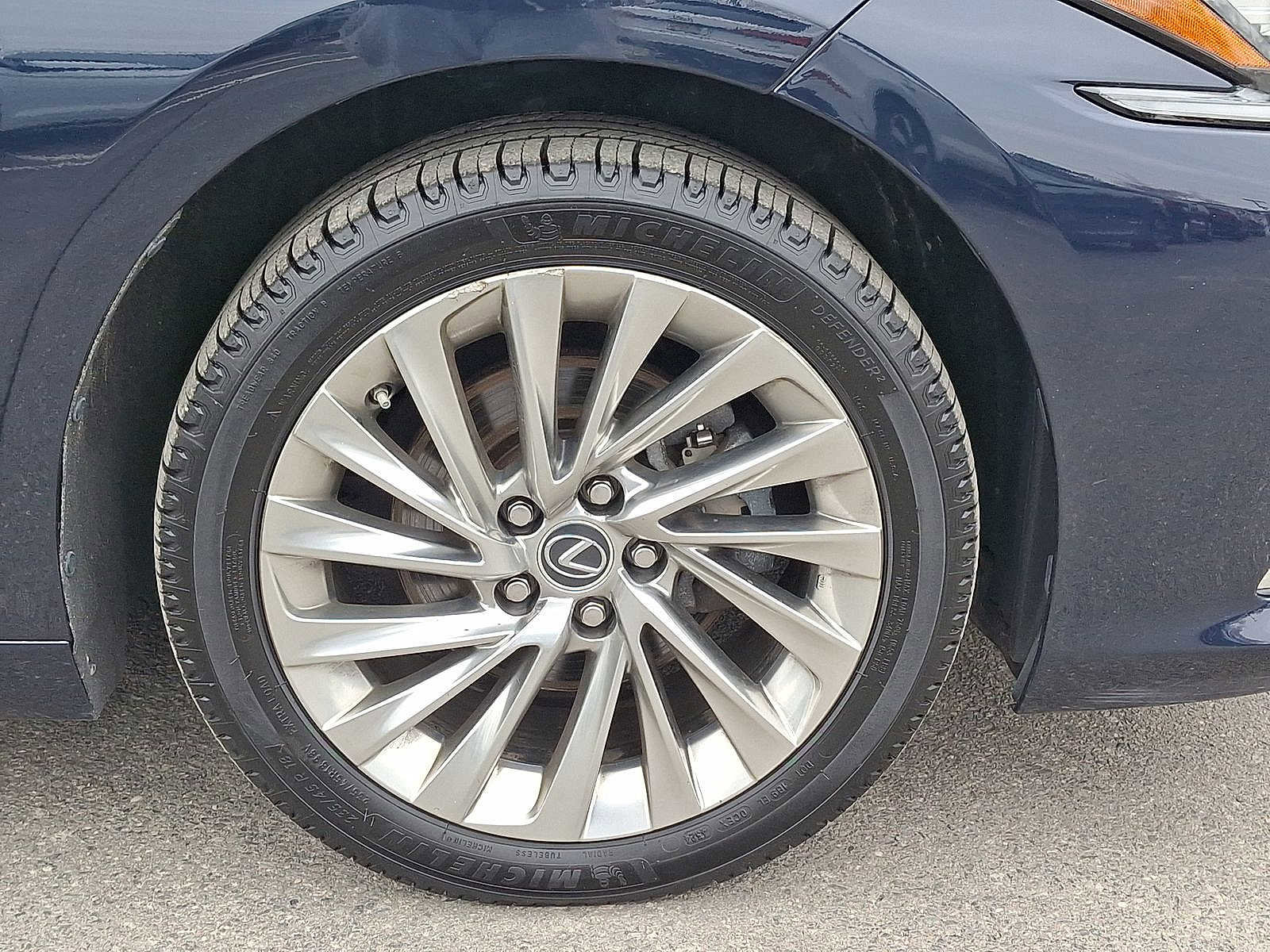 Used 2022 Lexus ES 300h w/ Luxury Package image 27