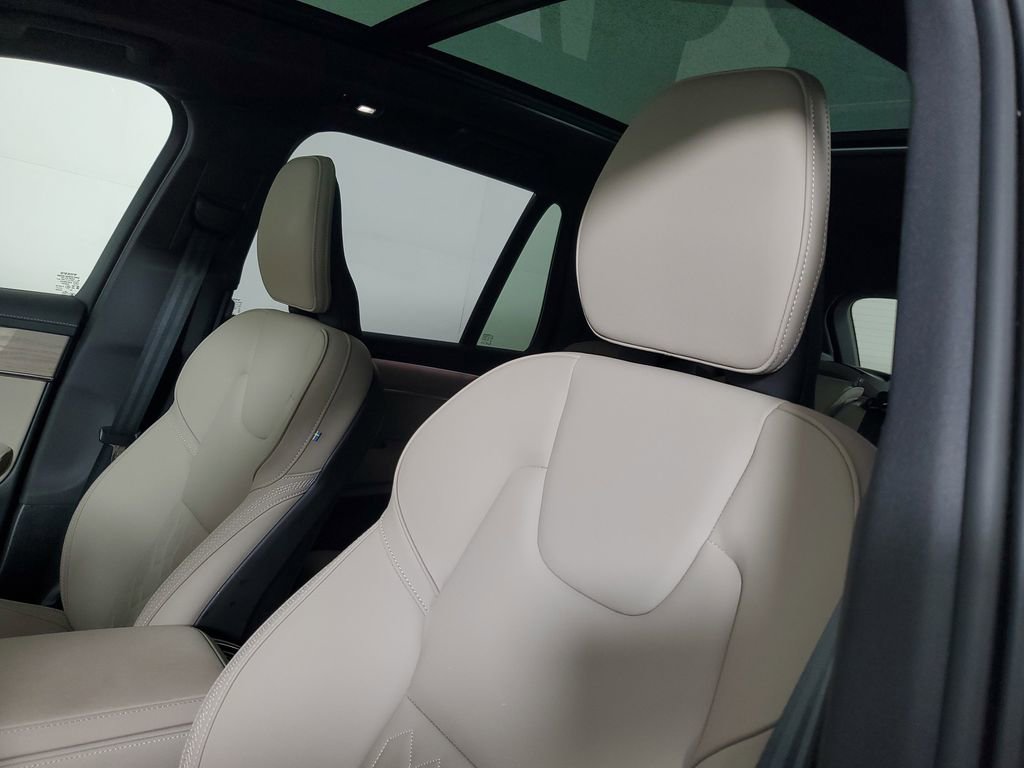 Certified 2025 Volvo XC90 B6 Plus image 26