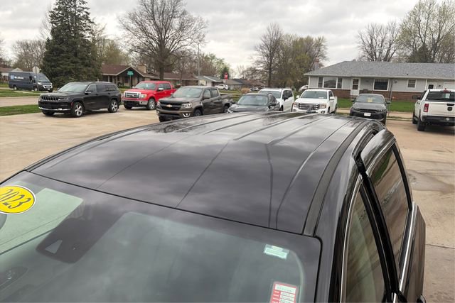 Used 2023 Chrysler Pacifica Touring-L image 11