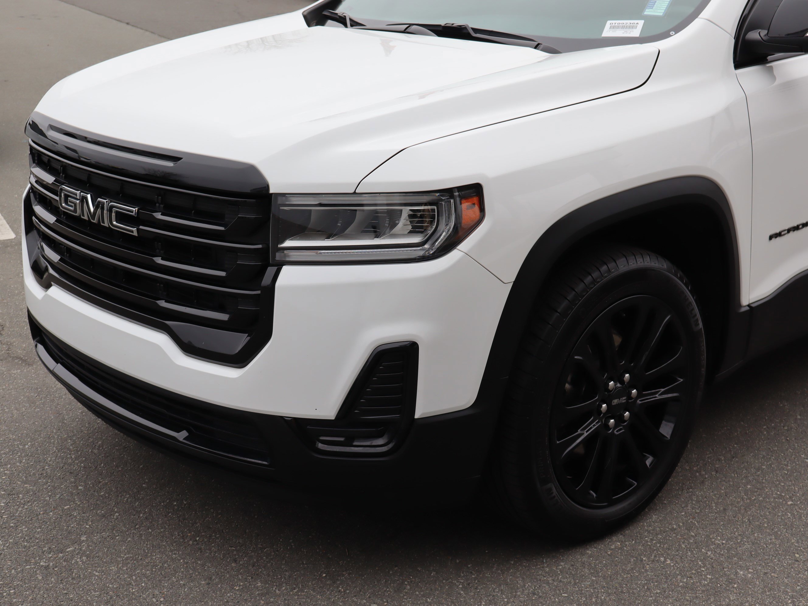 Certified 2023 GMC Acadia SLE w/ Driver Convenience Package image 6