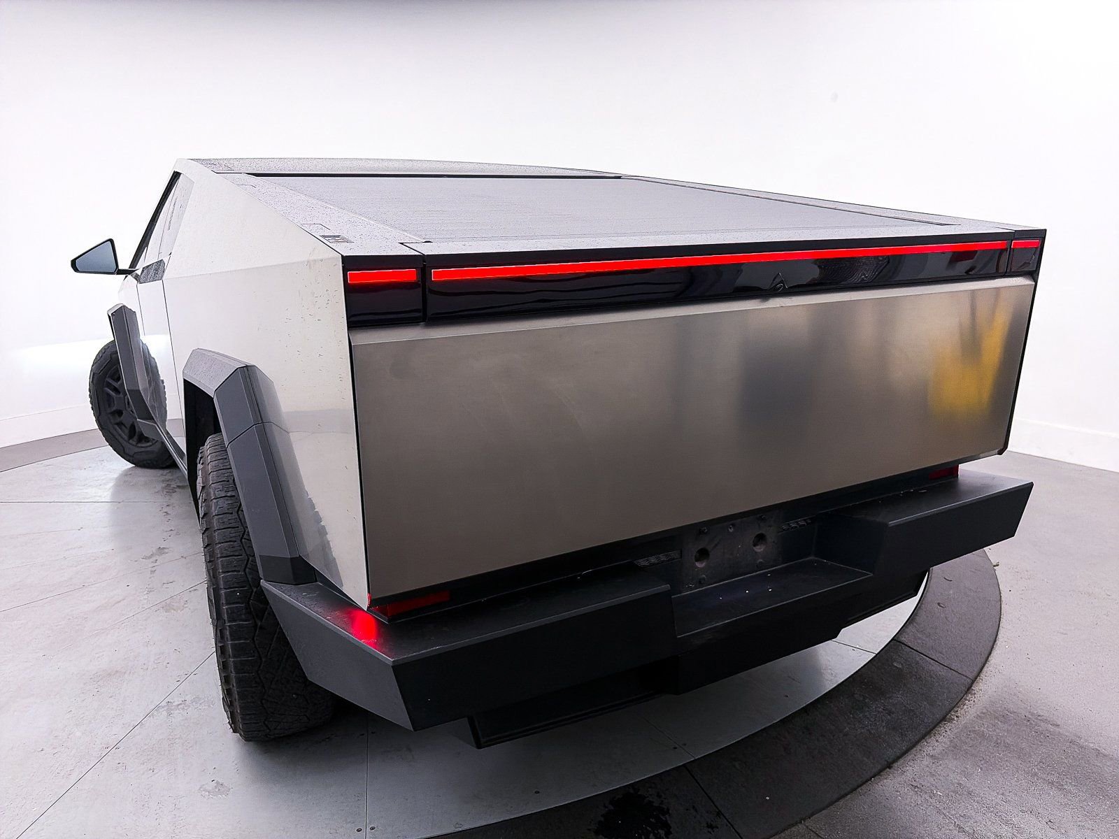 Used 2024 Tesla Cybertruck AWD Crew Cab image 4