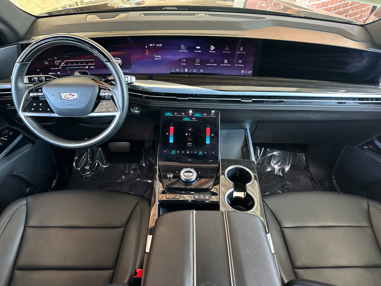 Used 2025 Cadillac Escalade ESV Luxury image 17