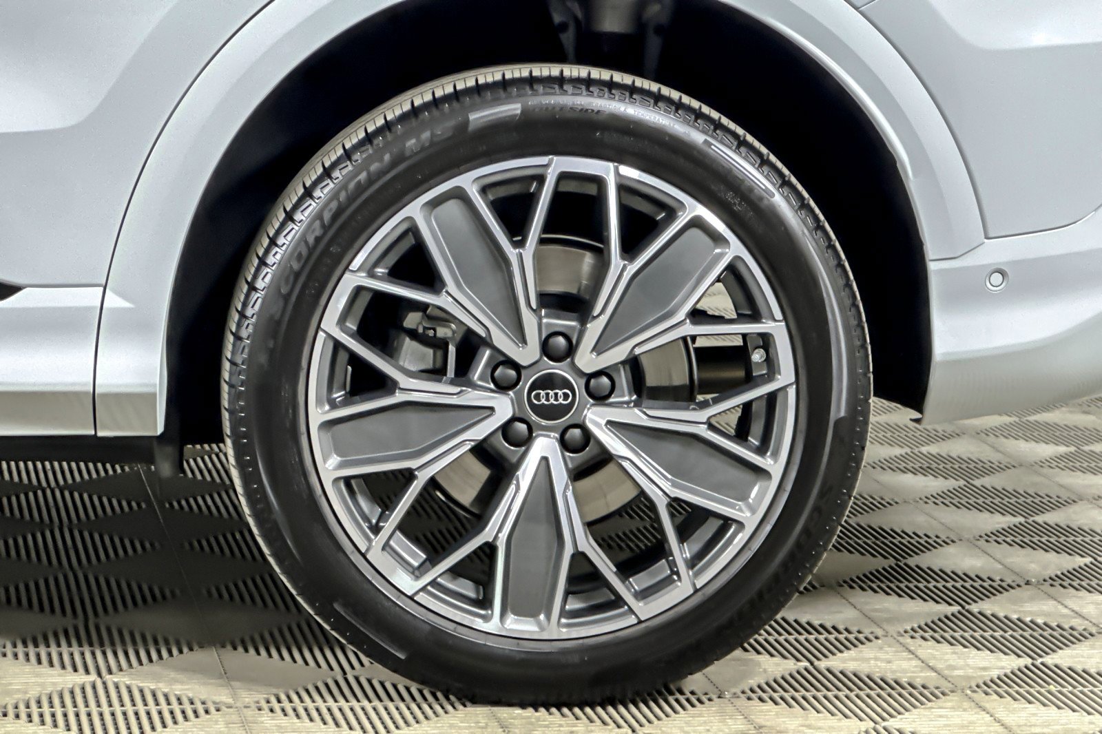 Used 2025 Audi Q5 Premium Plus w/ Premium Plus image 25